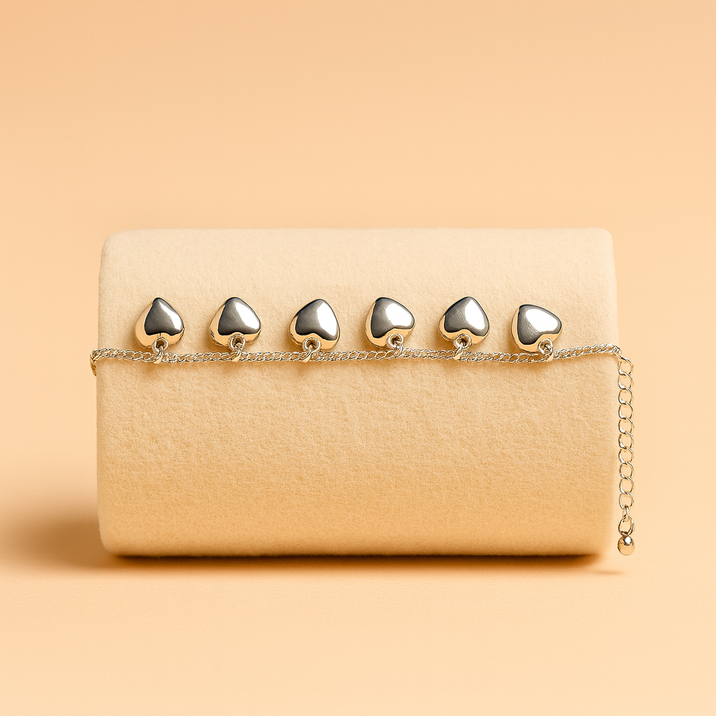 Silver Heart Charm Bracelet – Elegant & Minimal