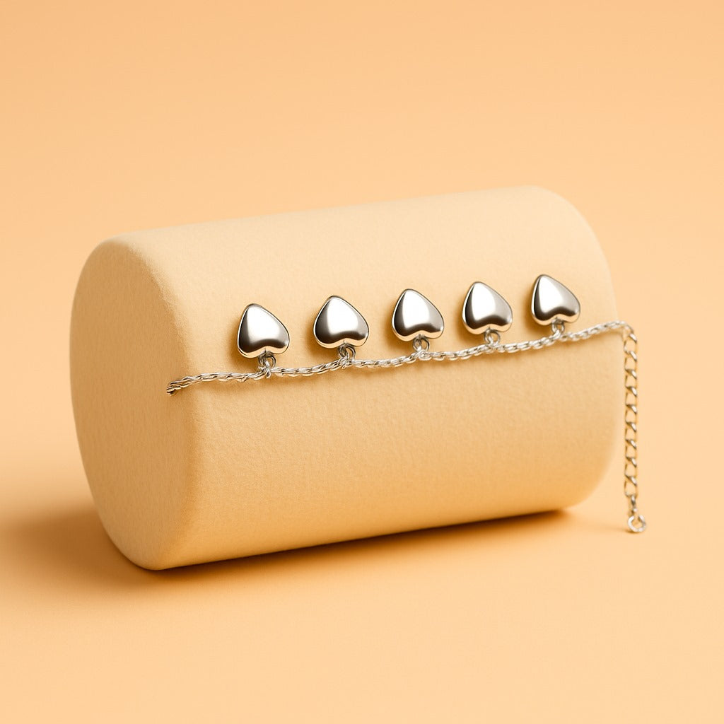 Silver Heart Charm Bracelet – Elegant & Minimal