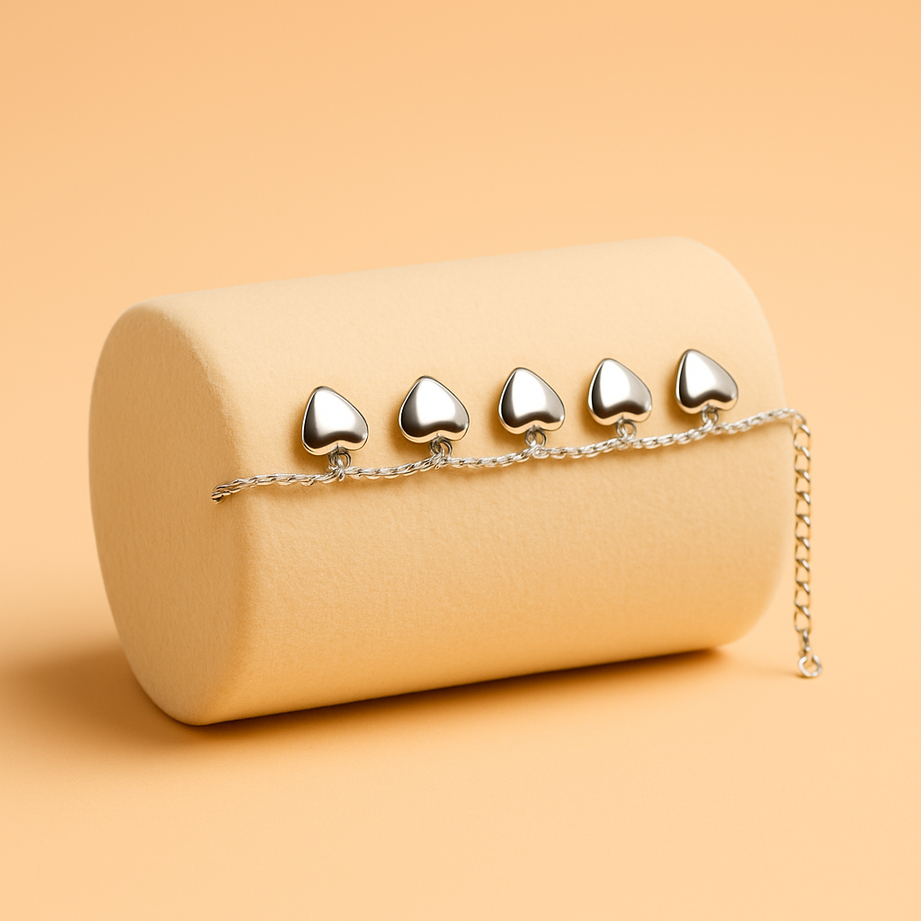 Silver Heart Charm Bracelet – Elegant & Minimal